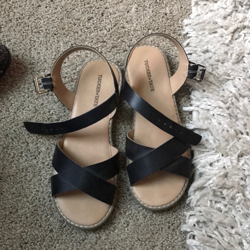 Girls tucker and Tate sandals